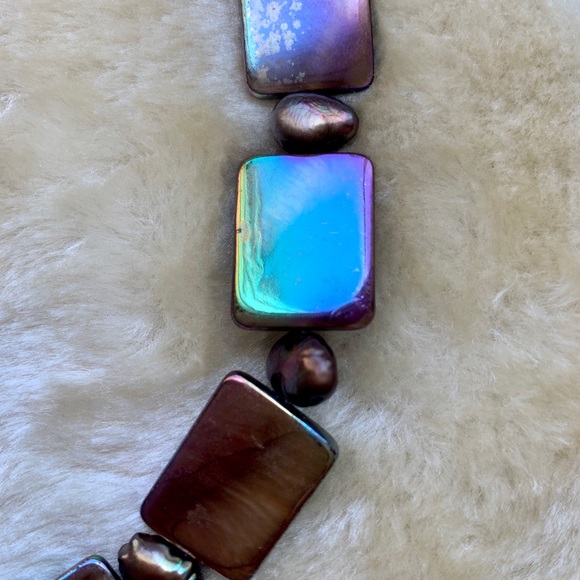 Bronze colored mother of pearl necklace - Picture 2 of 3